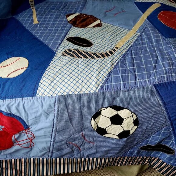 Sports Bedding! Twin Lightweight Quilt and Sham, Vibrant Blue Plaid, +Wall Hooks - Picture 5 of 6